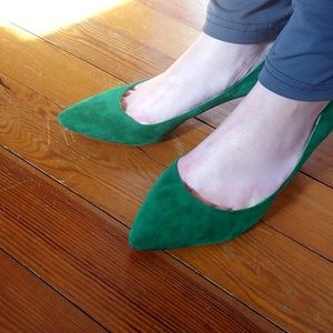NWOT Women's Samsay green velvet kitten heels